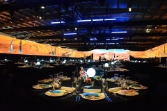 tables-close-and-full-room-set