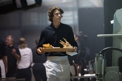 waiter-with-tank