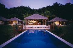 smbali-hai-at-night